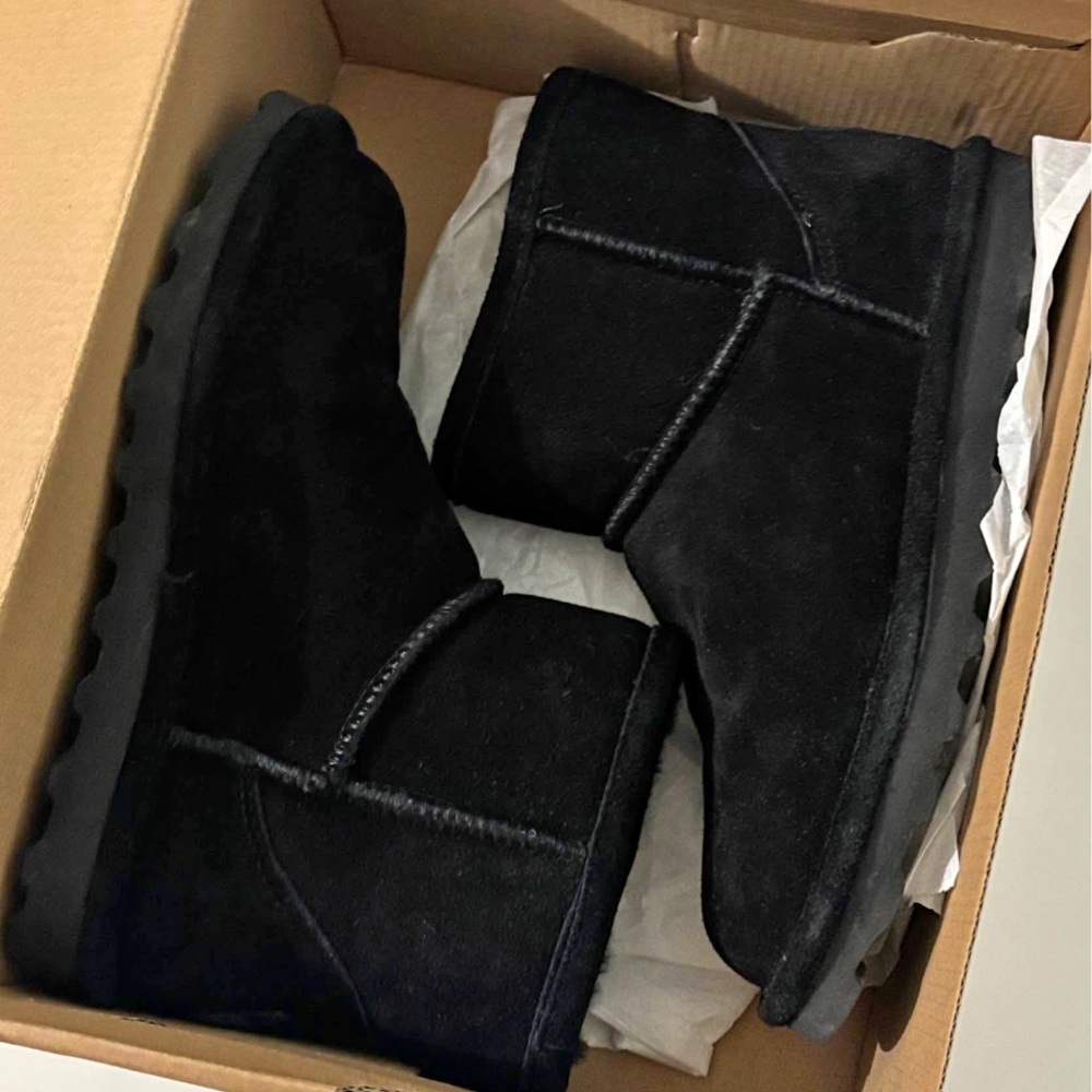 Women Bearpaw ankle boots